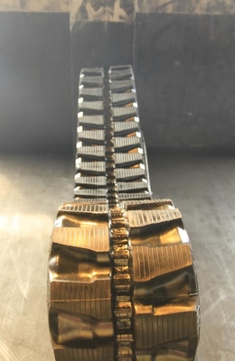 300x55x84 Graafmachine Rubber Track Lengte 4620 mm