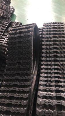 ZZS450x86x56 Zigzag Pattern Skid Steer Loader Grootte Verstelbare Rubber Track