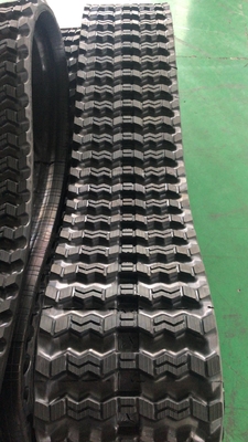 ZZS450x86x56 Zigzag Pattern Skid Steer Loader Grootte Verstelbare Rubber Track
