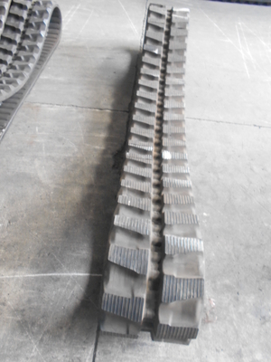 300x55x84 Graafmachine Rubber Track Lengte 4620 mm