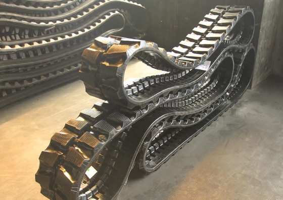 300x55x84 Graafmachine Rubber Track Lengte 4620 mm