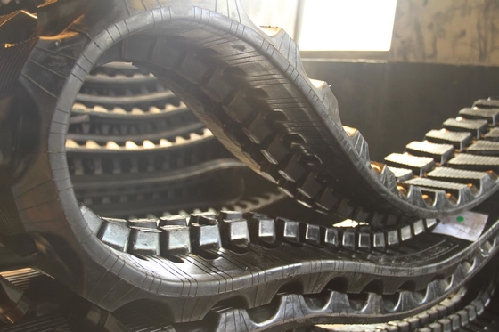 300x55x84 Graafmachine Rubber Track Lengte 4620 mm