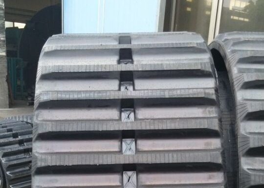 Zwart Breedte 700 mm Dumper Rubber Track 125 mm Pitch 78 Link